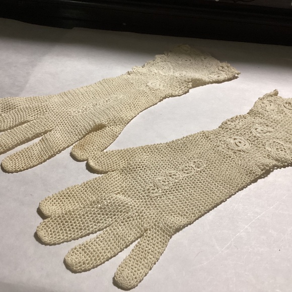 Victorian vintage crochet gloves Longer style - Picture 8 of 10